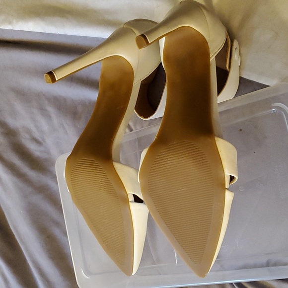Ivory heels - Picture 6 of 6